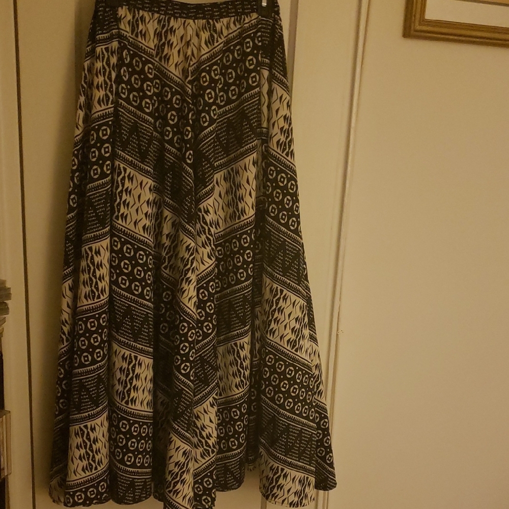Elegant Black and Cream Patterned Skirt